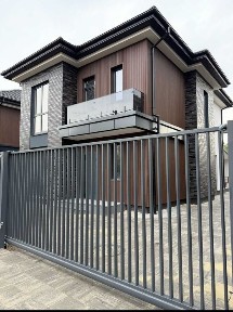 Продаж будинку поряд з метро Осокорки