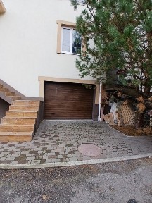 Кутовий таунхаус з ведикою ділянкою