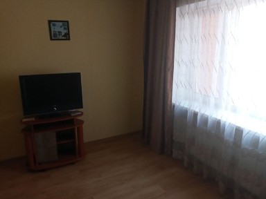 Центр. 2-кімнатна квартира напроти 