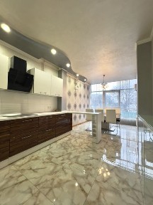 Велика новобудова з ремонтом