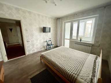 Продам 2 к квартиру на Лазурній