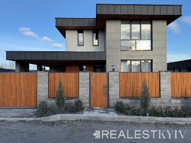 Новий будинок у Ходосівці з газовим опаленням, ремонтом та автонавісом