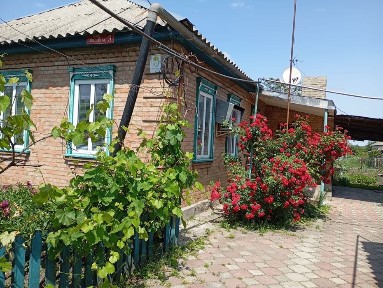 Продаю будинок в жилому стані