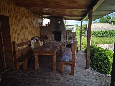 Здається будинок біл другої школи