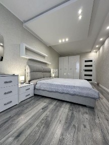 Оренда видової 2-кім. кв-ри з євроремонтом 84м2, генератор в домі