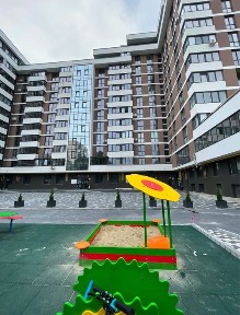 Продаж квартири 2кім+ кухня студія