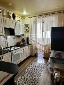 Квартира біля парку «Мами» з мінімальним оформленням