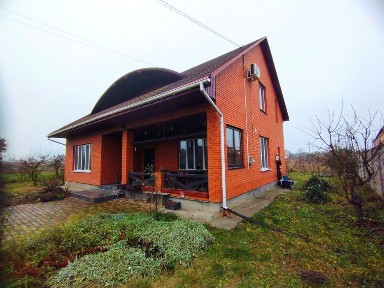 Продам доглянутий будинок з ремонтом у передмісті Вінниці