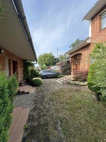 Продаж будинку