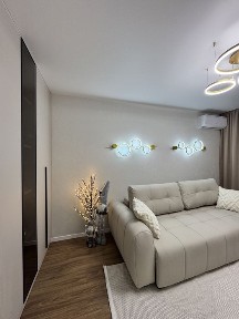 Центр. Продаж 2 кім квартири з великою кухнею та єврорем, 2 гардеробні