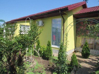 Продається гарний НОВИЙ будинок з ремонтом провулок Полянський