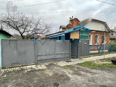 Продам будинок в центральній частині міста.