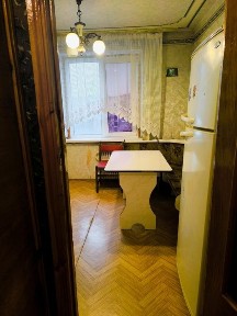 Продається двокімнатна покращеного планування на вул. Заболотного