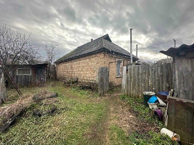 Будинок з гаражем та доп-ми приміщеннями, 35 соток. Сертифікат так