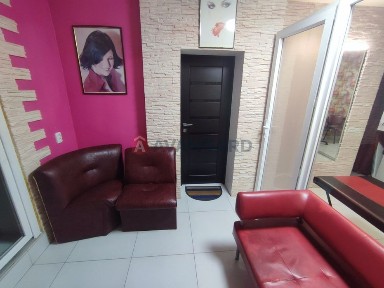 Здається Салон Краси 'Людмила' 11 мкр. біля Варусу.