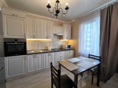 Посуточно свободна своя новая евродвушка ЖК <a href='/newbuilding/1221/view/zk-raduznyi'>Радужный</a> 2+2