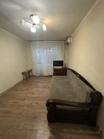 Сдам 2-ную кварт р-н Черемушки ул Космонавтов / 1-я стан Люст дорог