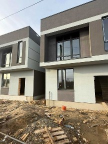 Продаж будинків - дуплексів в с. Чайки