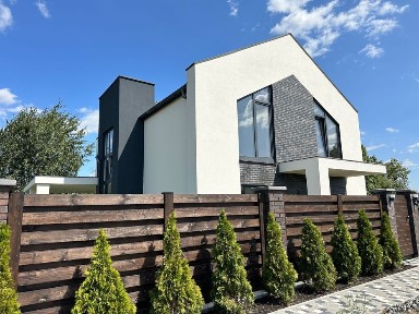 Продаж будинку 177 м. кв з терасами, 70 м. кв. та свій вихід до озера!