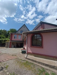 Будинок на березі річки Рось, село Шкарівка, Київської області