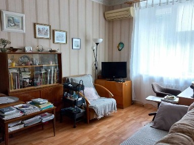 Продам 2-о кімнатну в сталінському будинку на пр. Шевченко