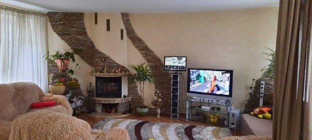 Продается дом на Таирова с ремонтом и большим участком