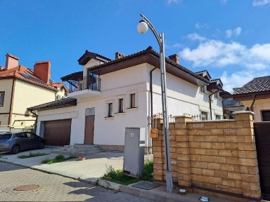 Продам дом в Совиньоне, подвал, 400м²