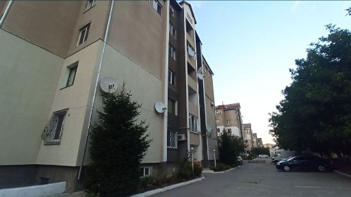 Продається 3 кімнатна квартира у зданому будинку.