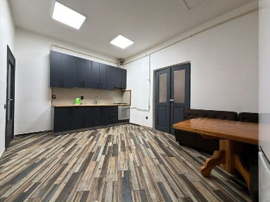 Оренда просторої однокімнатної квартири в центрі. Вул. Успенська