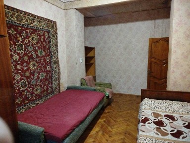 Здається в оренду 2 к. квартира в Космічномй мкр