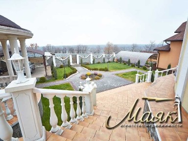 Дом с видом на Днепр.