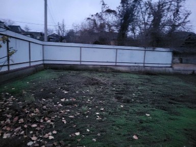 Продається невеликий будинок на Озерній Балці