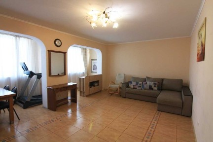 Оренда просторої квартири на Позняках поряд з метро, вул. Бориса Гмирі