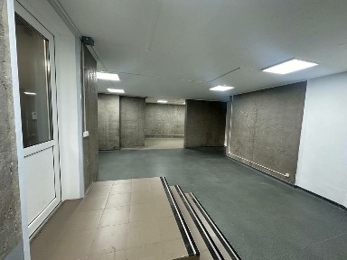 Оренда комерційного приміщення, площа 64м2 вул. Срібнокільська 1,цоколь