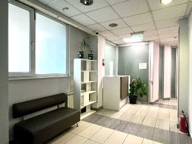 Приміщення 81 кв. м поряд з м. Звіринецька. 1ий поверх. 300 грн/м. кв