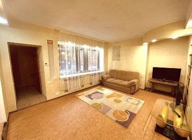 2 Кімнатна. Частина Будинку. В Центрі.