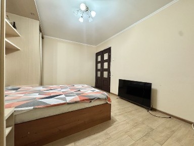 Оренда затишної 2-кімнатної квартири на Південно-Кільцевій (низ)