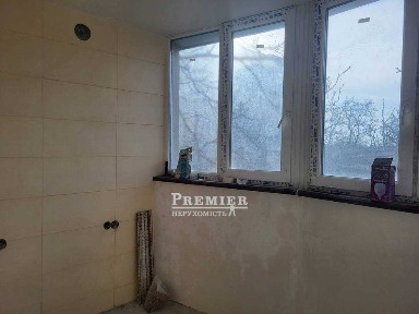 Продам трикімнатну квартиру у сотовому проекті