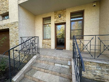 Продам Хозяйский дом в Совиньоне