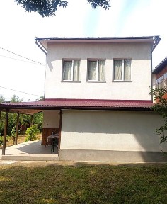 Будинок в центрі селища Солотвин під бізнес