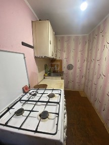 Оренда частини будинку в районі парку Сосновий бір.