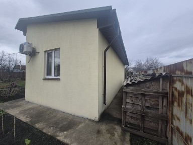 Продаж будинку в межах міста.