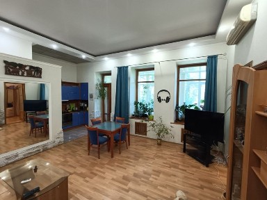 Продам красивую 2-к. Кв. 65 м2, 1/4 эт. Старокозацкая, 74-а. Парк Глобы