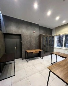 Фасадное с отдельным входом, электроэнергия бесперебойная, парковка!