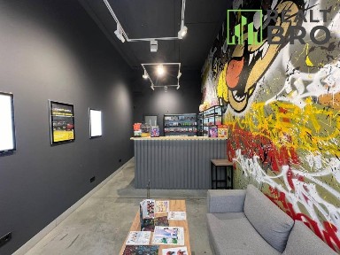 Фасадне приміщення в Набережному кварталі