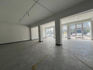 Фасадне приміщення, панорамні вікна, центр міста