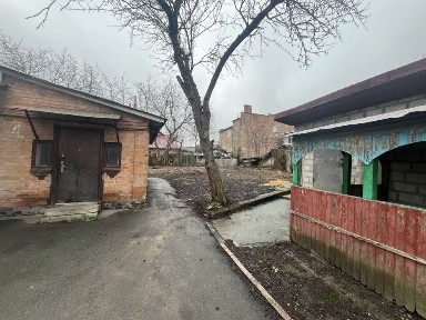 Продам будинок біля центрального базару