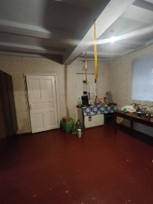 Продам хату и 20 соток земли.