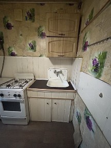 Оренда на Зарічному, малосімейка по Десантній, тільки світло, вода газ