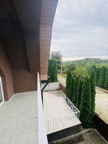 Оренда будинку 4+ кімнат